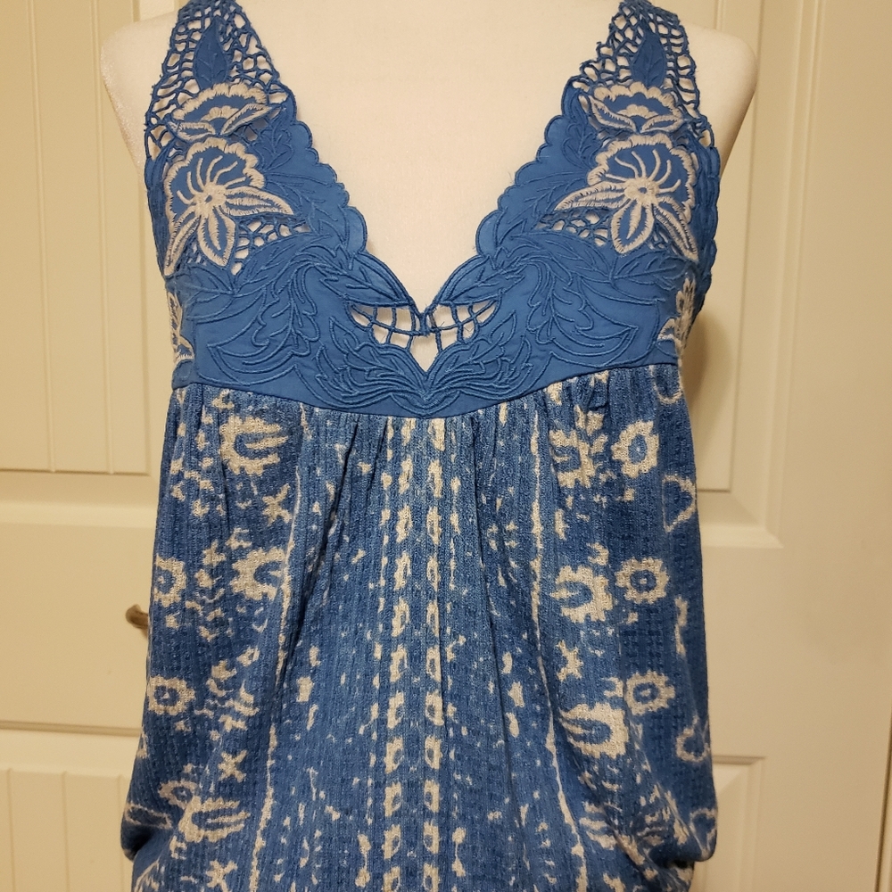 Lucky Brand V-Neck Sz. Small Summer Top